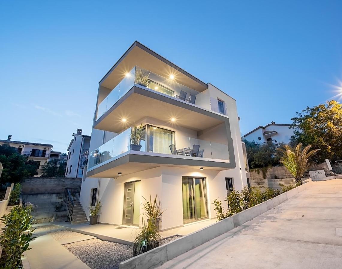 Villa Apartments Lela Rabac Bagian luar foto