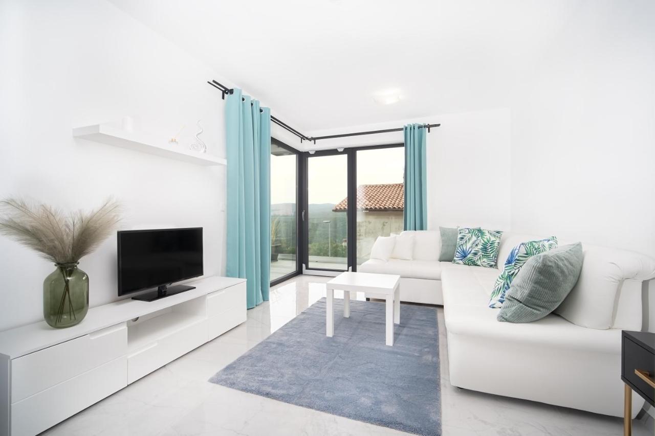 Villa Apartments Lela Rabac Bagian luar foto