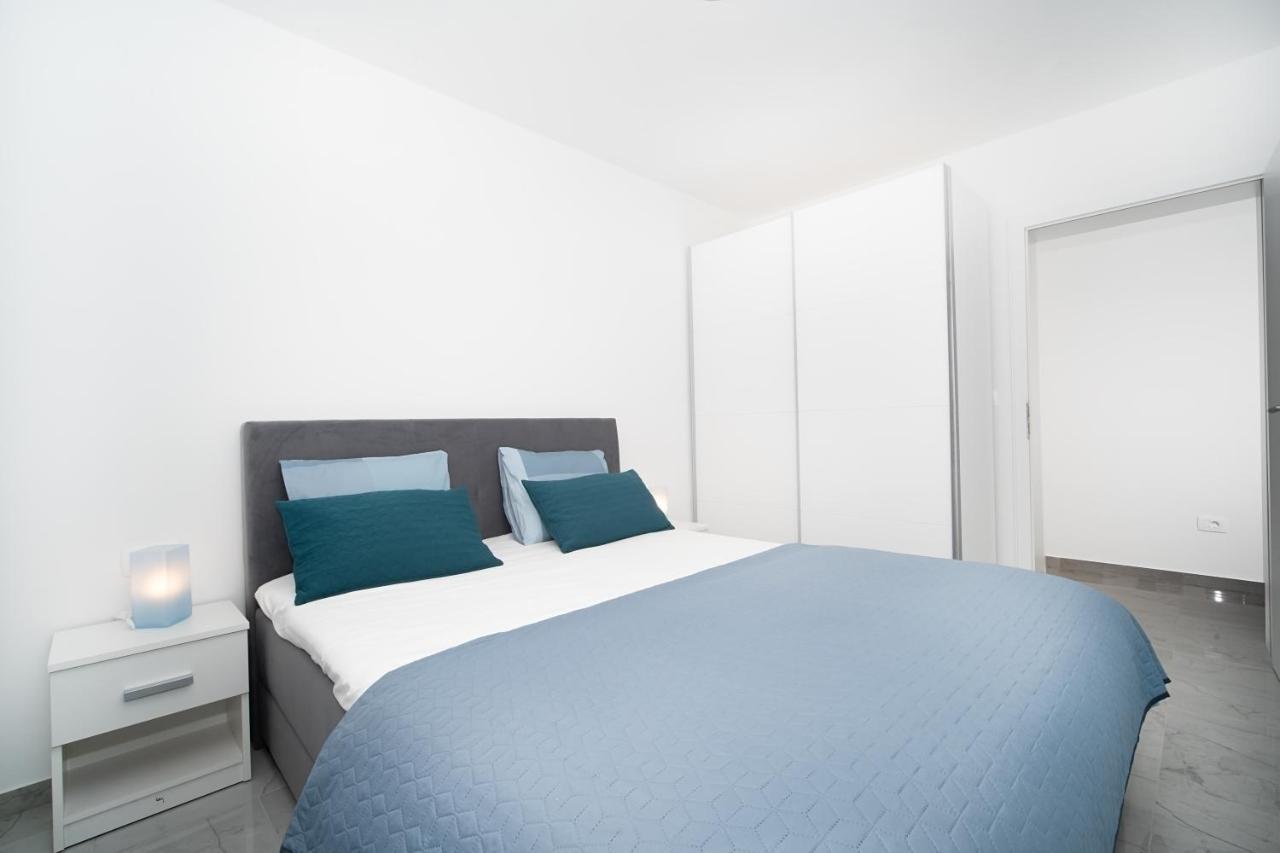 Villa Apartments Lela Rabac Bagian luar foto