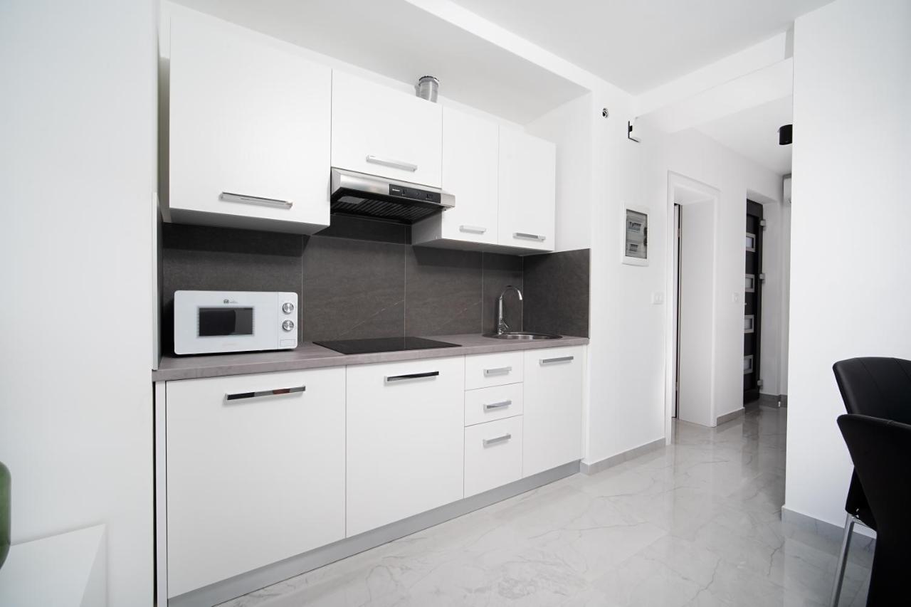 Villa Apartments Lela Rabac Bagian luar foto