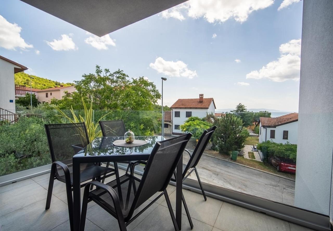 Villa Apartments Lela Rabac Bagian luar foto