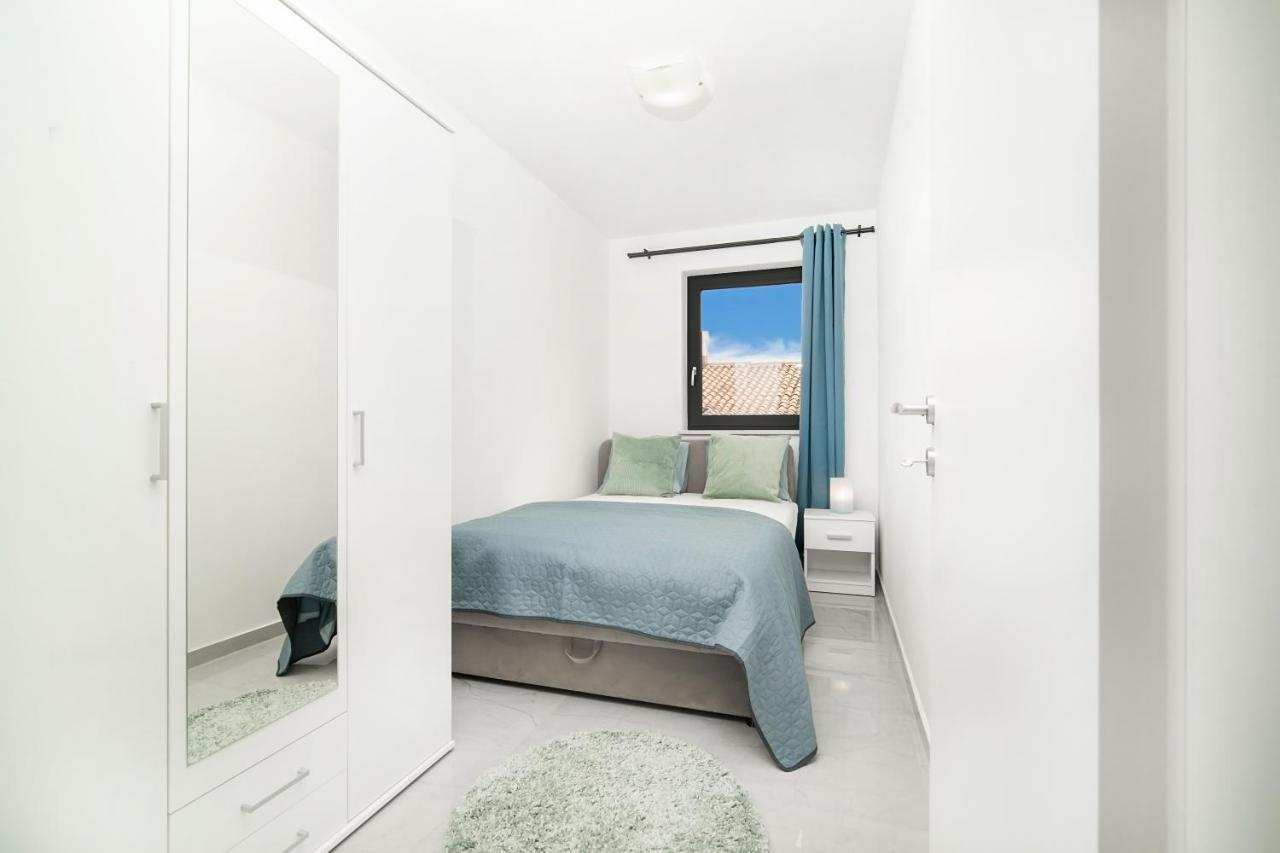 Villa Apartments Lela Rabac Bagian luar foto