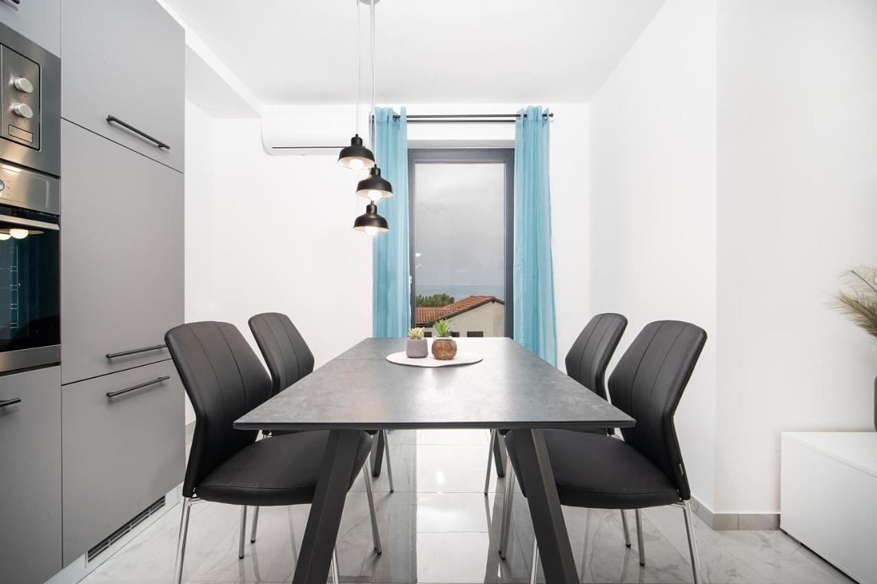 Villa Apartments Lela Rabac Bagian luar foto
