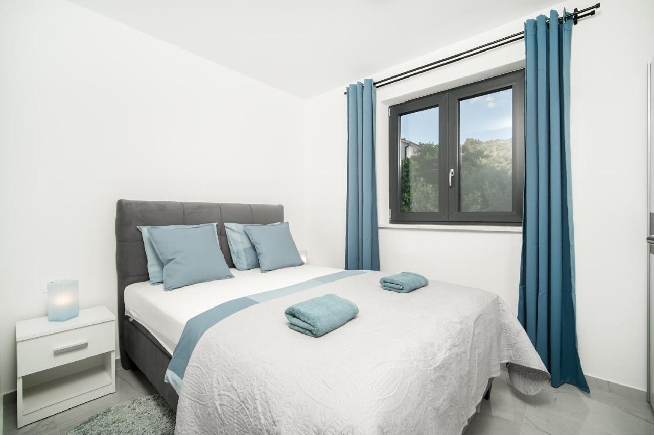 Villa Apartments Lela Rabac Bagian luar foto