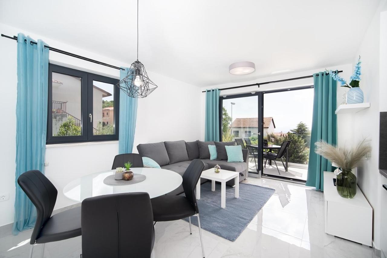 Villa Apartments Lela Rabac Bagian luar foto