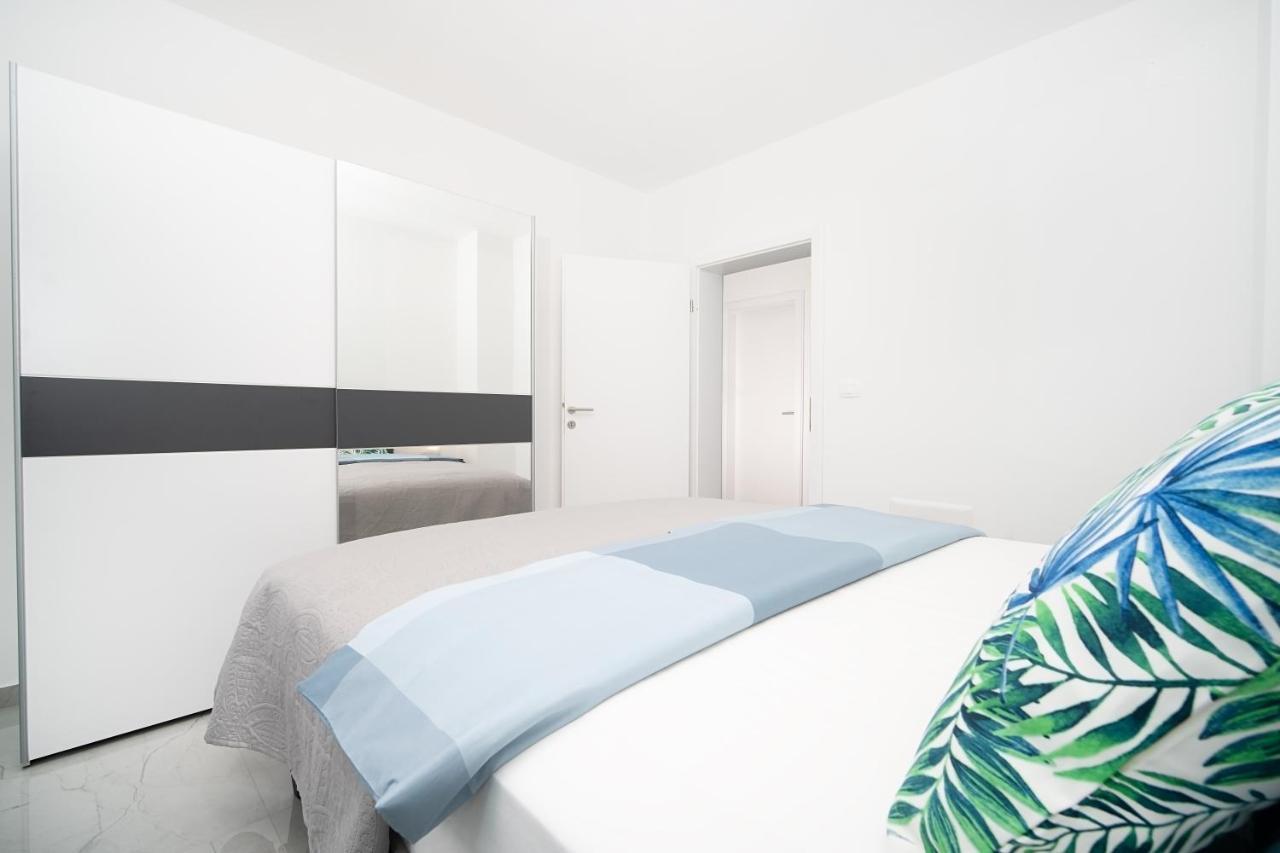 Villa Apartments Lela Rabac Bagian luar foto