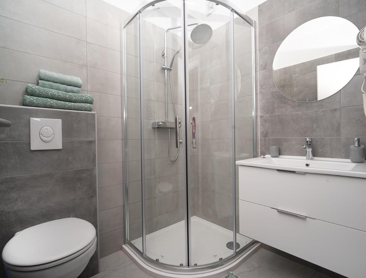 Villa Apartments Lela Rabac Bagian luar foto