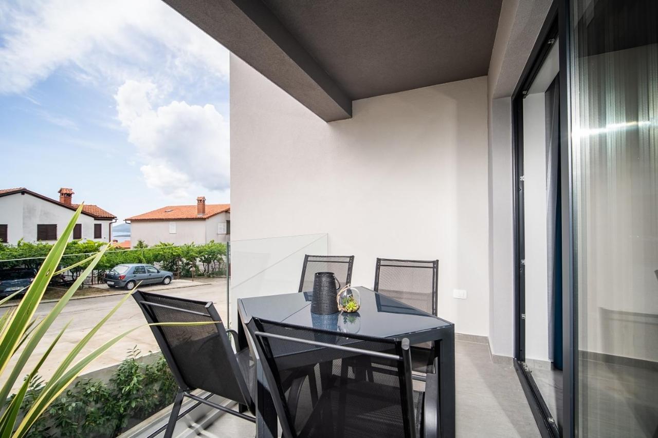 Villa Apartments Lela Rabac Bagian luar foto