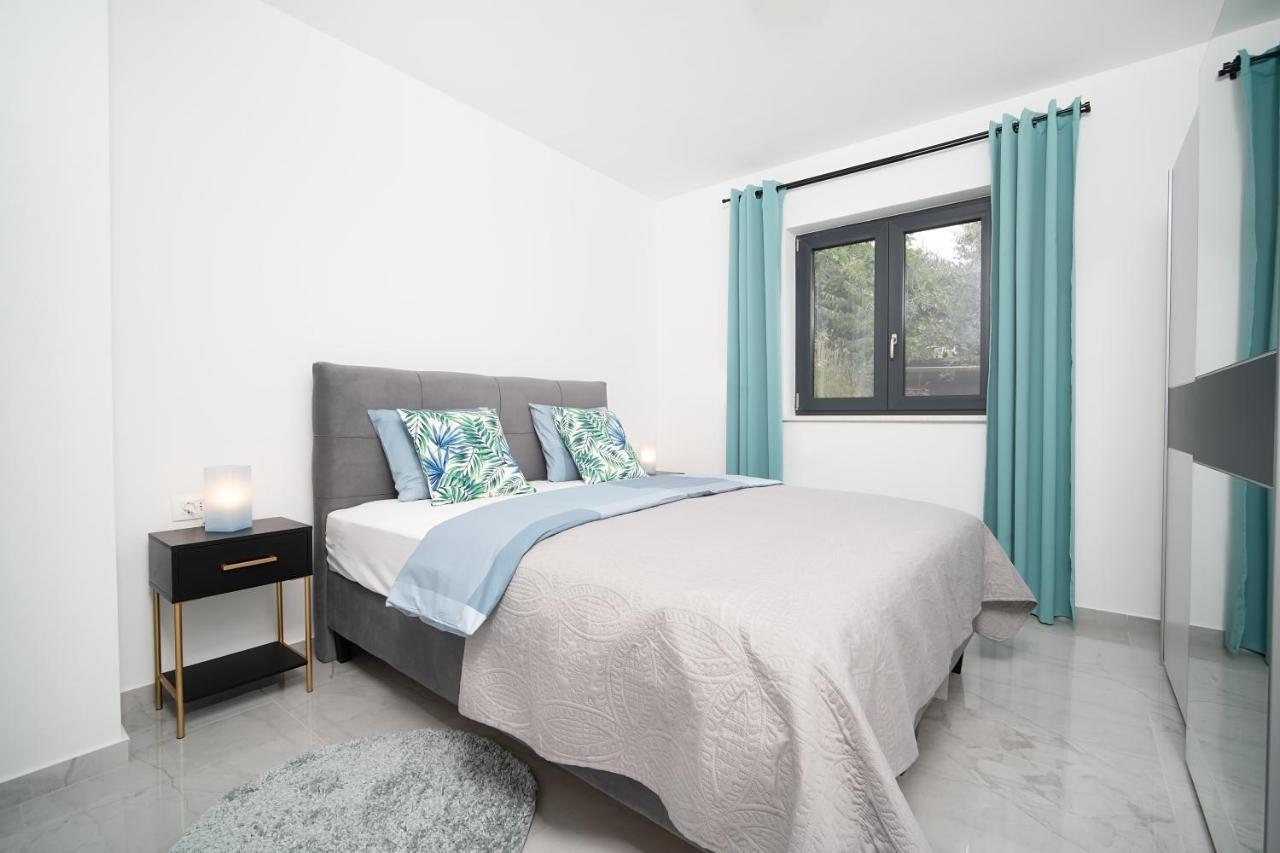 Villa Apartments Lela Rabac Bagian luar foto