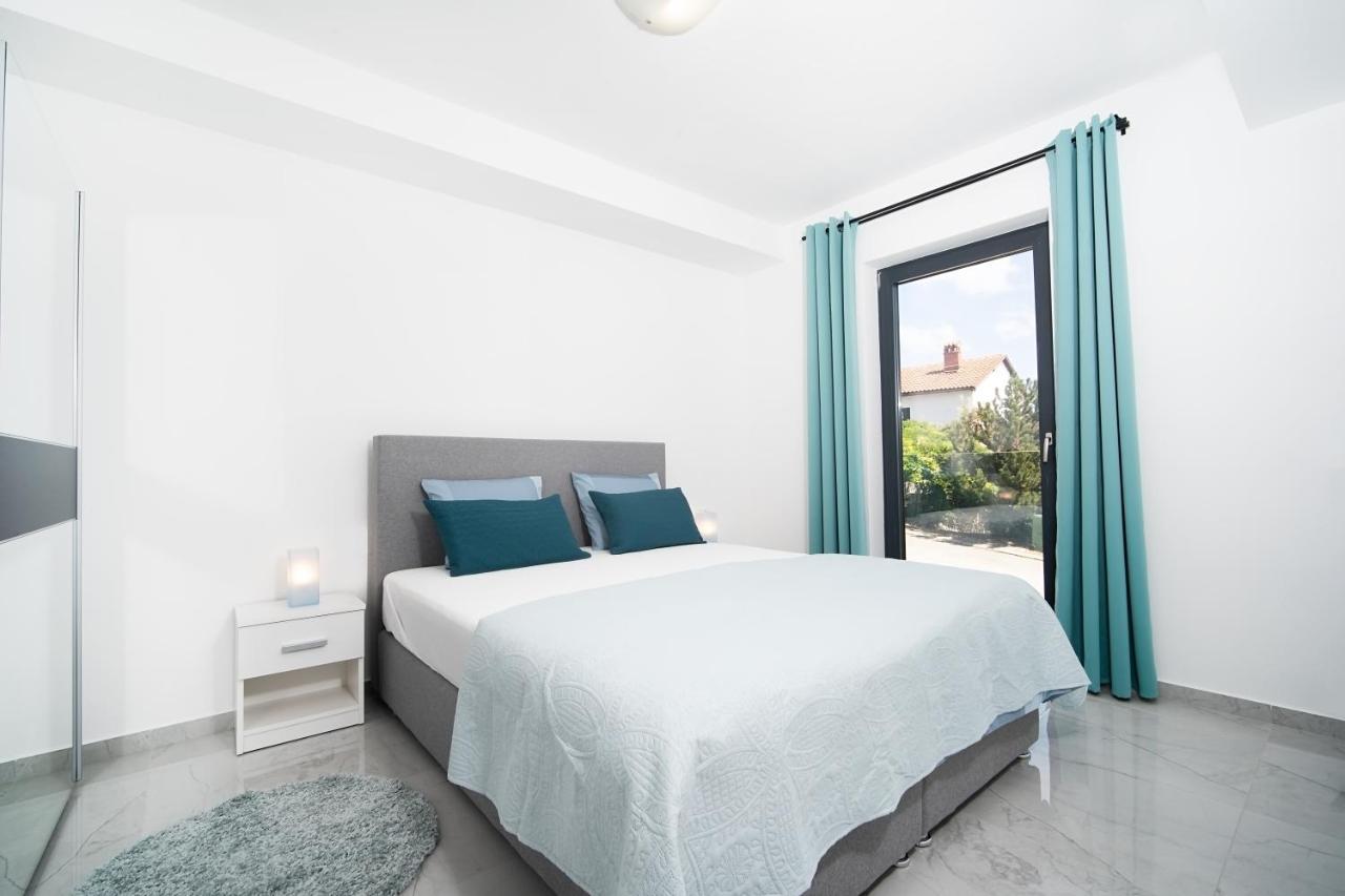 Villa Apartments Lela Rabac Bagian luar foto
