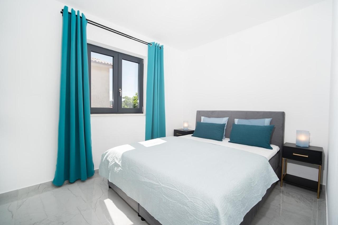 Villa Apartments Lela Rabac Bagian luar foto