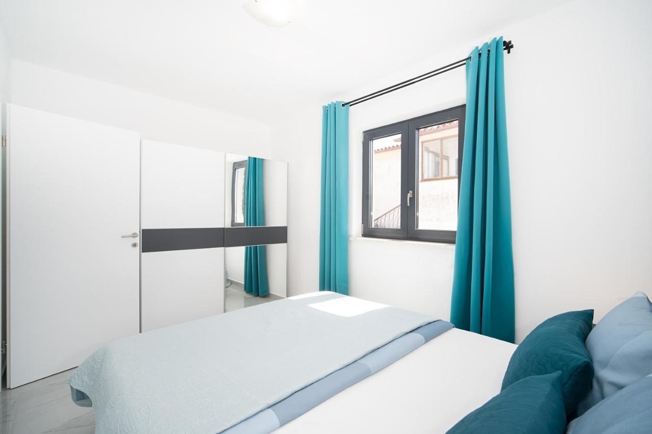 Villa Apartments Lela Rabac Bagian luar foto